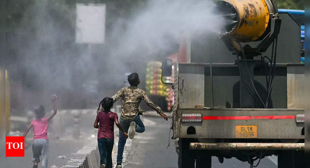 Delhi's Scorching Heat Prompts Government Heatstroke Warning And Advisory Delhi's Scorching Heat Prompts Government Heatstroke Warning And Advisory