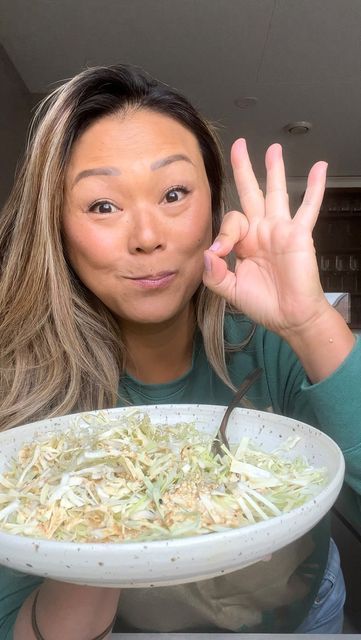 Det Bästa Kycklingnuggets-Receptet: Majsflingor & Fräsch Kålsallad Det Bästa Kycklingnuggets-Receptet: Majsflingor & Fräsch Kålsallad