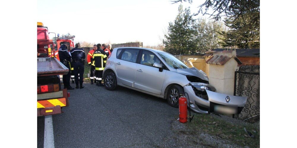 Dijon : Accident Rue Michel-Servet - Un Véhicule Percute Un Mur Dijon : Accident Rue Michel-Servet - Un Véhicule Percute Un Mur