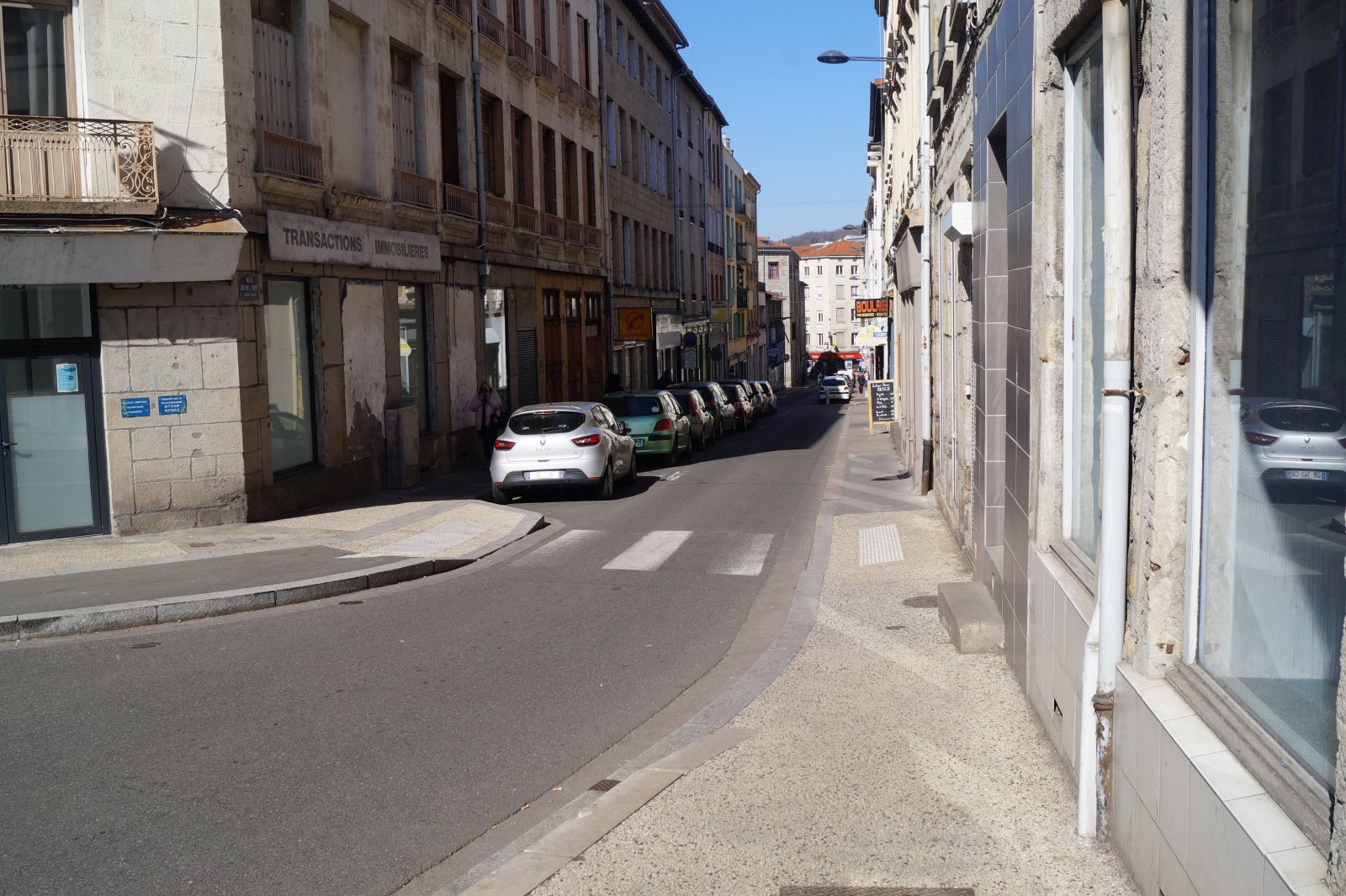Dijon : Véhicule Projeté Contre Un Mur Rue Michel-Servet - Le Conducteur Se Dénonce Dijon : Véhicule Projeté Contre Un Mur Rue Michel-Servet - Le Conducteur Se Dénonce