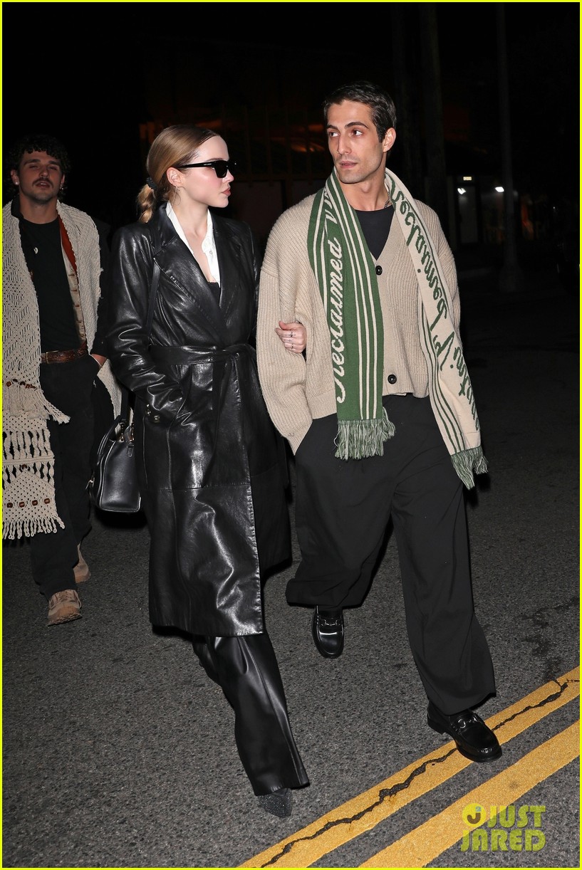 Dove Cameron & Damiano David Spotted Holding Hands In NYC: Photos Dove Cameron & Damiano David Spotted Holding Hands In NYC: Photos