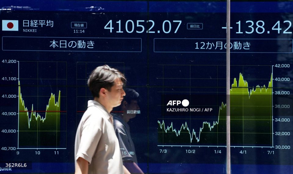 Dow Futures Fall: Moody's Downgrade Sends Dollar Lower Dow Futures Fall: Moody's Downgrade Sends Dollar Lower
