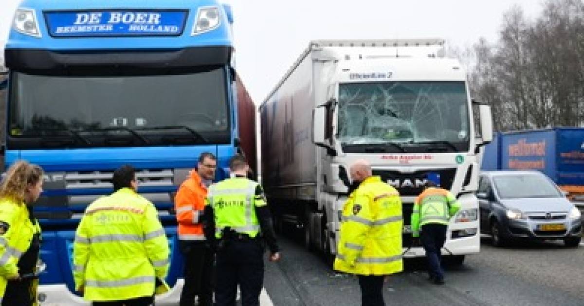 Drie Auto's Botsen Op A67: Dodelijke Slachtoffer Uit Venlo