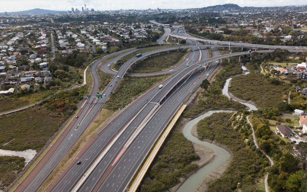E-Scooter On Auckland Southern Motorway: Dashcam Footage Shows Risky Ride E-Scooter On Auckland Southern Motorway: Dashcam Footage Shows Risky Ride