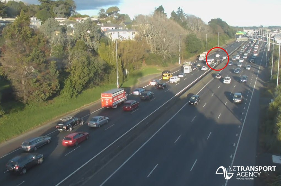 E-Scooter Rider's Dangerous Journey On Auckland Southern Motorway: Dashcam Evidence E-Scooter Rider's Dangerous Journey On Auckland Southern Motorway: Dashcam Evidence