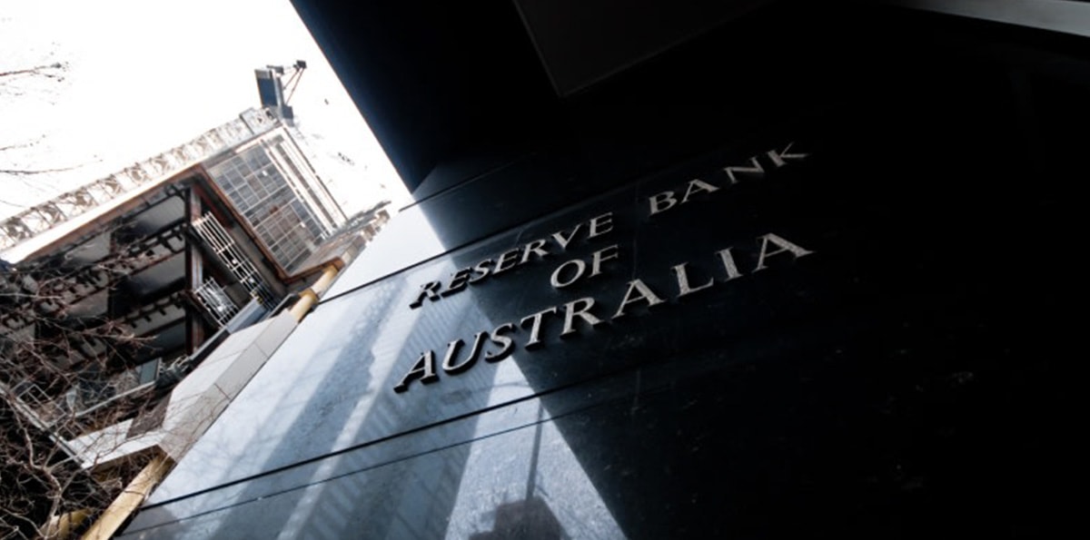 ECB Rate Cuts: Economists Warn Against Delays