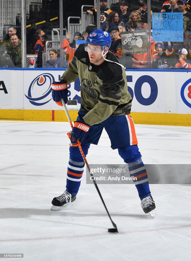 Edmonton Oilers' Draisaitl Exits Game With Injury Edmonton Oilers' Draisaitl Exits Game With Injury