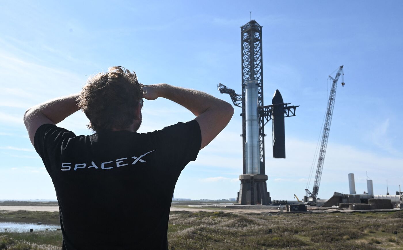 Elon Musk's SpaceX: A $43 Billion Windfall Over Tesla Holdings Elon Musk's SpaceX: A $43 Billion Windfall Over Tesla Holdings