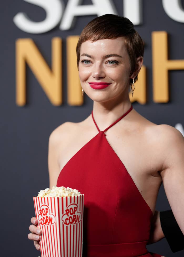 Emma Stone's Popcorn Butt Lift Dress: SNL Red Carpet Look Goes Viral Emma Stone's Popcorn Butt Lift Dress: SNL Red Carpet Look Goes Viral