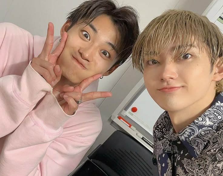 超特急、新作EP「Why Don't You 超特急?」全12種ジャケット写真公開! 超特急、新作EP「Why Don't You 超特急?」全12種ジャケット写真公開!