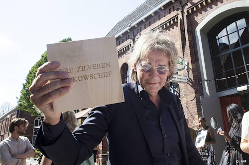 Ere Zilveren Nipkowschijf Voor Jiskefet: Een Verdiende Onderscheiding Ere Zilveren Nipkowschijf Voor Jiskefet: Een Verdiende Onderscheiding