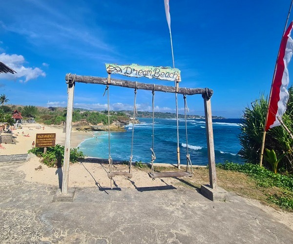 Escape To Little Tahiti: Italy's Dream Beach Destination Escape To Little Tahiti: Italy's Dream Beach Destination