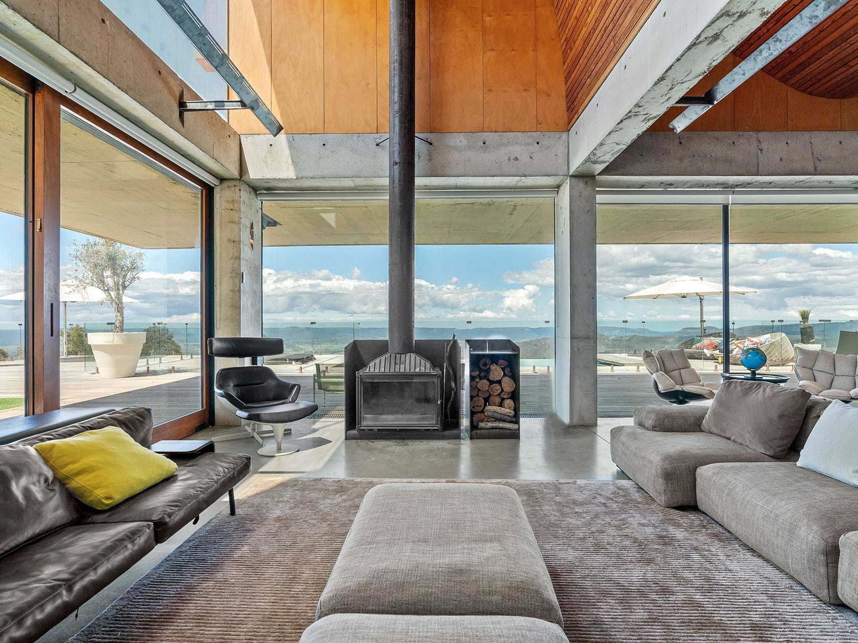 Escape To The Country: Budget-Friendly Dream Homes Under £1 Million Escape To The Country: Budget-Friendly Dream Homes Under £1 Million