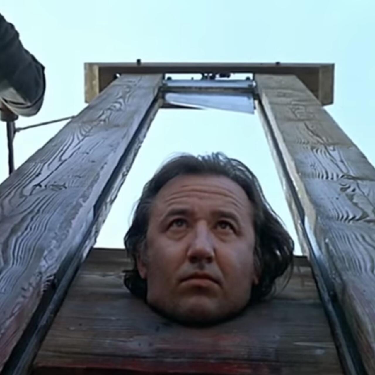 Evitar La Estupidez: Afilar La Guillotina, Una Metáfora Evitar La Estupidez: Afilar La Guillotina, Una Metáfora