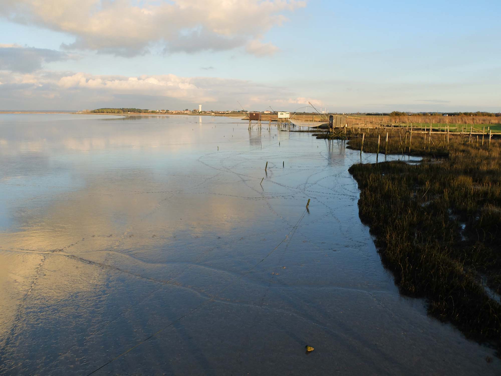 Explorer La Loire, Nantes Et Son Estuaire À Vélo: 5 Itinéraires Explorer La Loire, Nantes Et Son Estuaire À Vélo: 5 Itinéraires