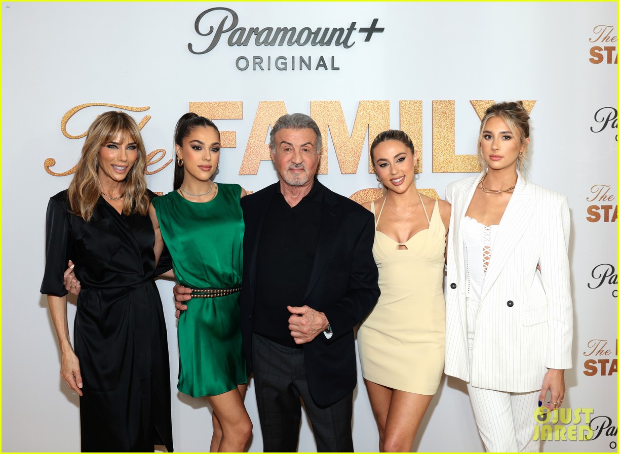 Exposition D'art : La Visite Surprise De Sylvester Stallone Exposition D'art : La Visite Surprise De Sylvester Stallone