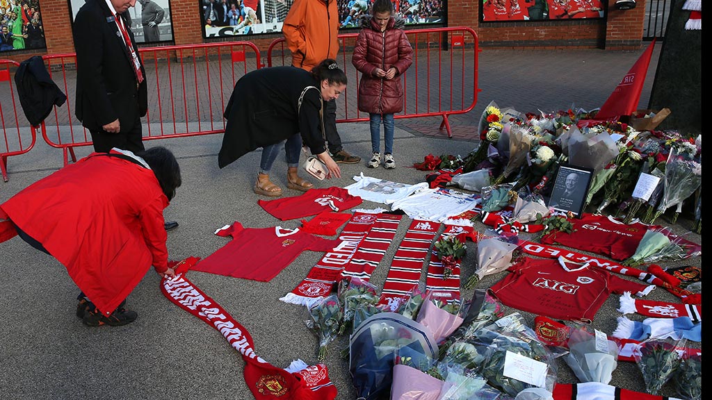 Family Pays Tribute To Tragically Lost Manchester United Fan, Poppy Family Pays Tribute To Tragically Lost Manchester United Fan, Poppy