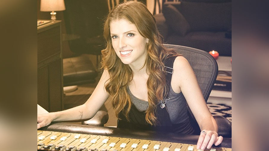 Fans Obsessed: Anna Kendrick's 3-Word Take On Blake Lively Fans Obsessed: Anna Kendrick's 3-Word Take On Blake Lively