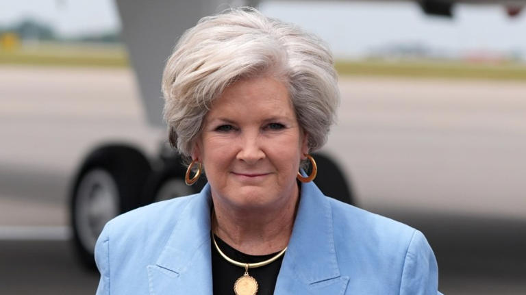 Federal Probe Into Impersonation Of White House Chief Of Staff Susie Wiles Federal Probe Into Impersonation Of White House Chief Of Staff Susie Wiles