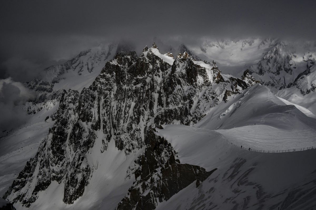 Five Skiers Perish In Swiss Alps: Investigation Underway Five Skiers Perish In Swiss Alps: Investigation Underway