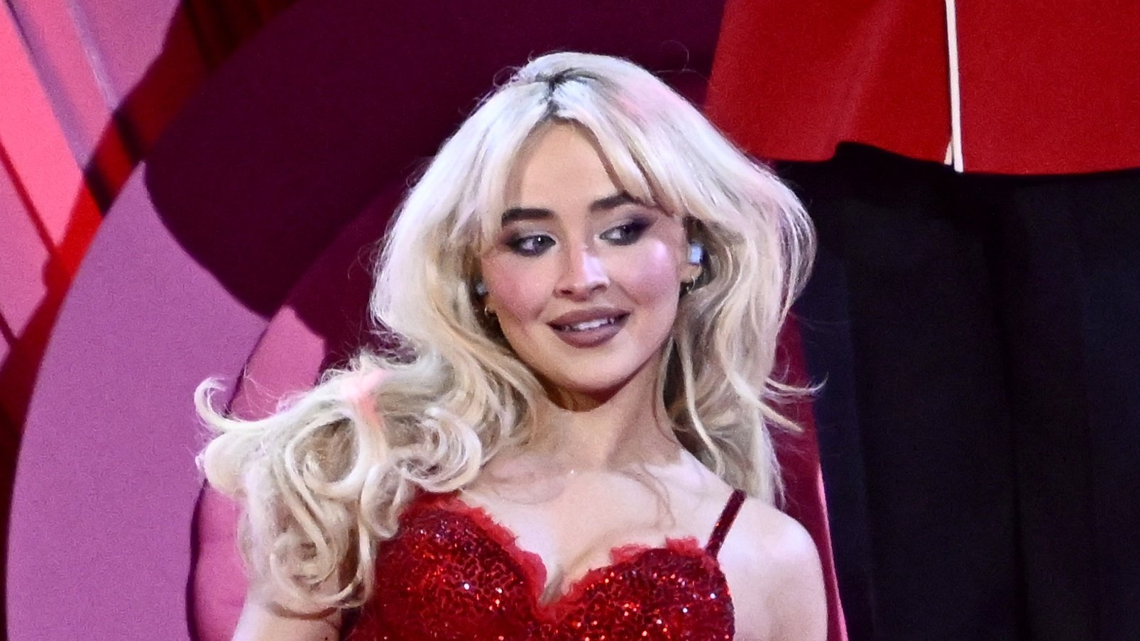 Fortnite Season 8: Sabrina Carpenter Takes The Stage Fortnite Season 8: Sabrina Carpenter Takes The Stage