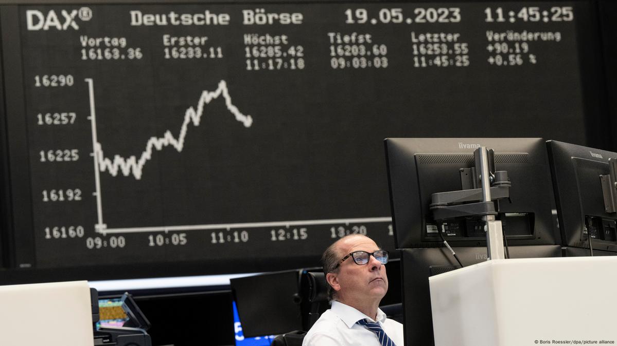 Frankfurt Stock Market Opening: DAX Holds Steady After Record High Frankfurt Stock Market Opening: DAX Holds Steady After Record High