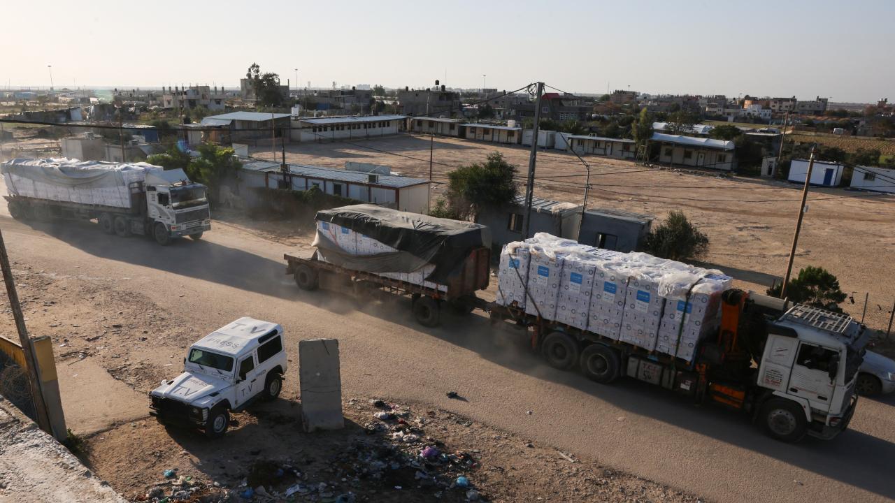 Gazze'ye Yardım: Tırlarla Gelen Yardım Malzemeleri Gazze'ye Yardım: Tırlarla Gelen Yardım Malzemeleri