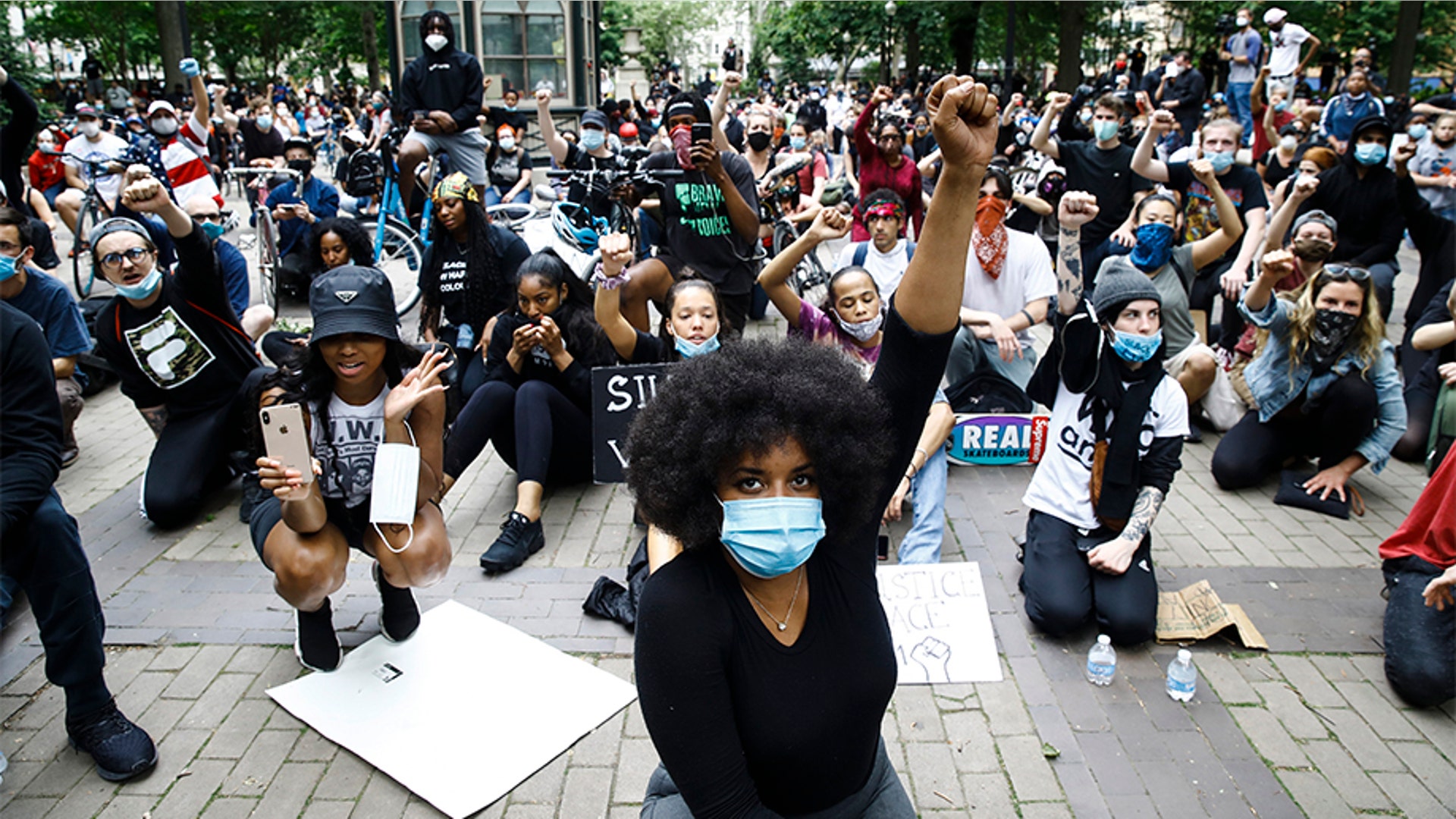 George Floyd Protest: FBI Response To Kneeling Agents Photo George Floyd Protest: FBI Response To Kneeling Agents Photo