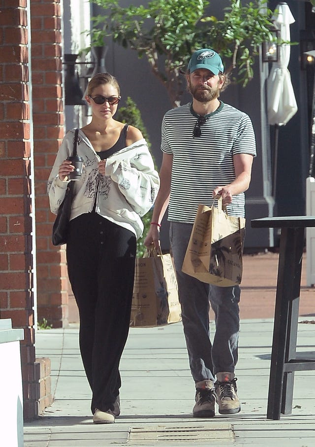 Gigi Hadid Confirms Bradley Cooper Relationship With Kissing Photo On Instagram Gigi Hadid Confirms Bradley Cooper Relationship With Kissing Photo On Instagram