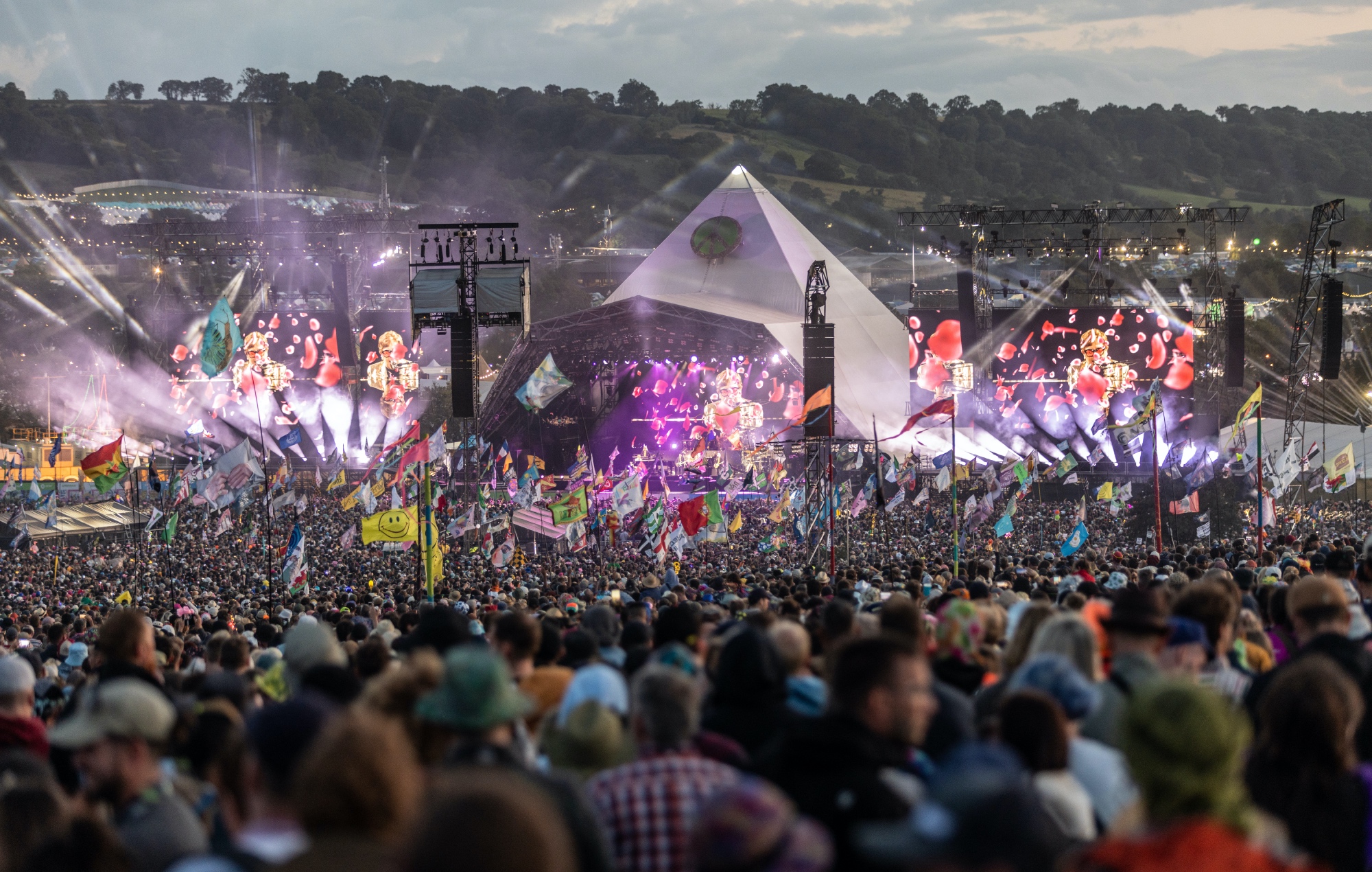 Glastonbury 2024: A Scheduling Nightmare? Fans Express Anger Over Overlapping Acts Glastonbury 2024: A Scheduling Nightmare? Fans Express Anger Over Overlapping Acts
