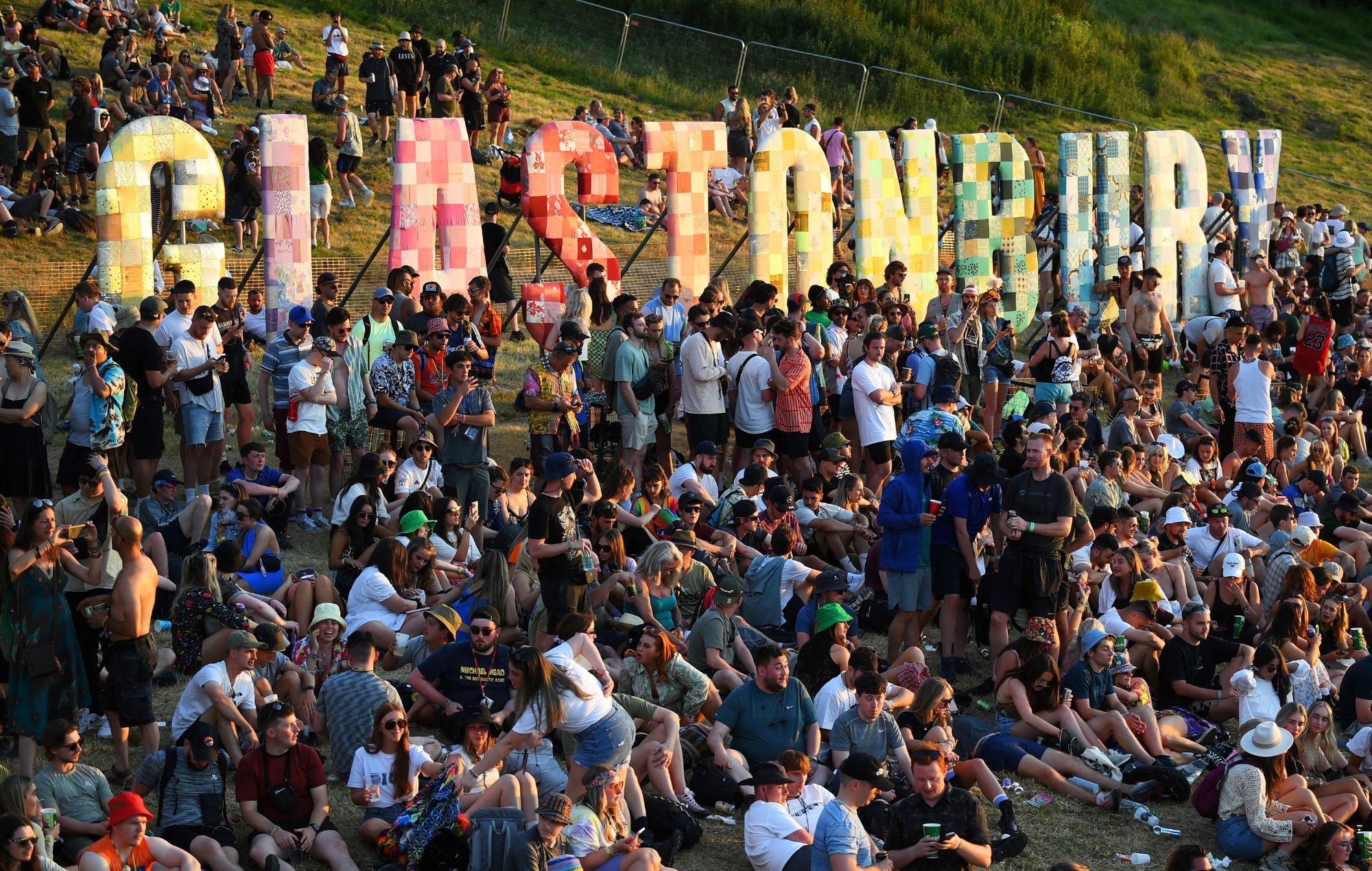 Glastonbury Festival: Fans React To Frustrating Stage Time Clashes Glastonbury Festival: Fans React To Frustrating Stage Time Clashes