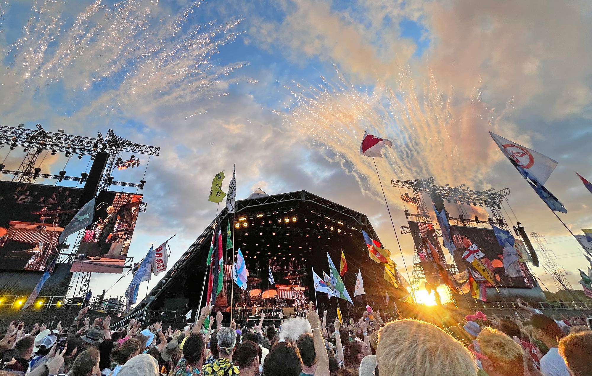 Glastonbury Line-Up: Major Band Missing Leaves Fans Disappointed Glastonbury Line-Up: Major Band Missing Leaves Fans Disappointed