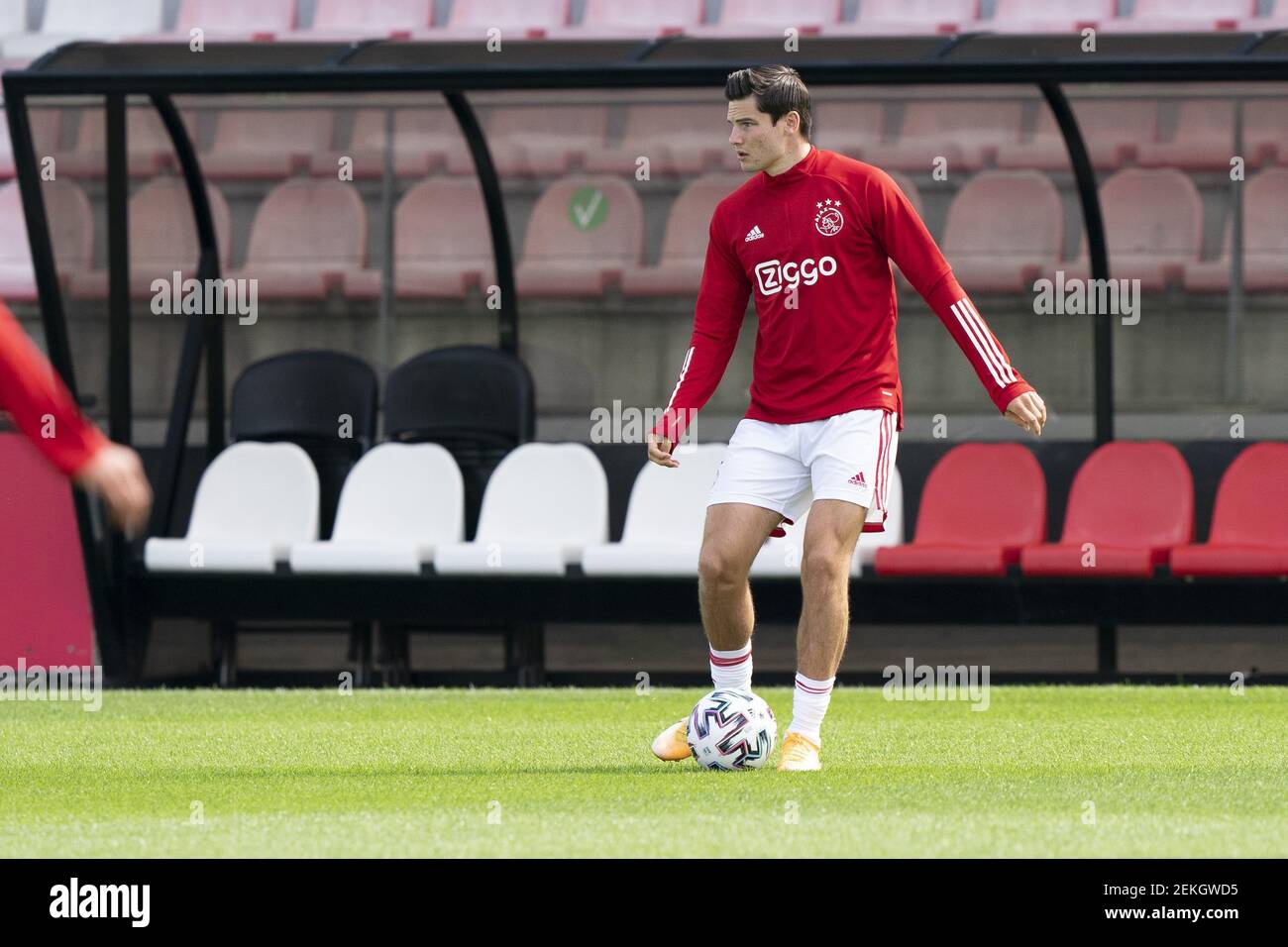 Gouweleeuw's Toekomst Bij FC Augsburg: De Nieuwe Trainer Gouweleeuw's Toekomst Bij FC Augsburg: De Nieuwe Trainer