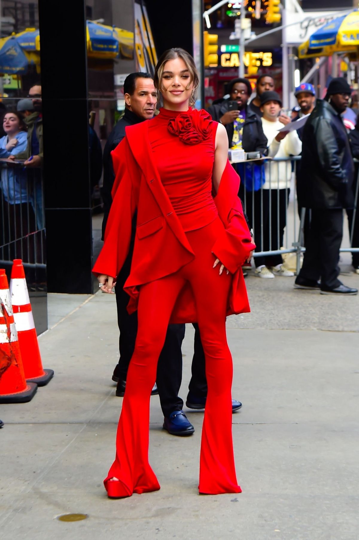 Hailee Steinfeld's Sharp Look On Good Morning America