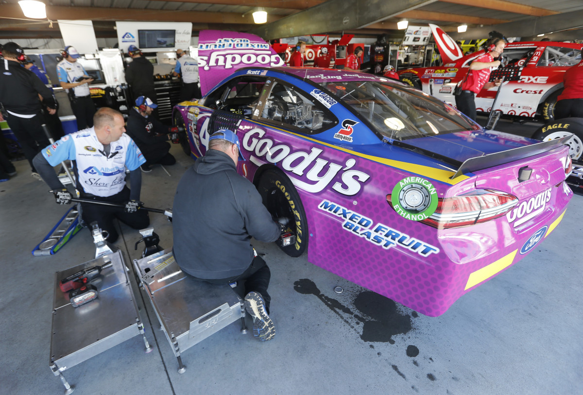 Hamlin's Martinsville Victory Ends Long Dry Spell Hamlin's Martinsville Victory Ends Long Dry Spell
