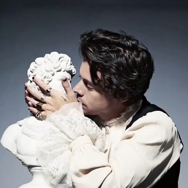 Harry Styles Reacts To A Hilariously Bad SNL Impression Harry Styles Reacts To A Hilariously Bad SNL Impression