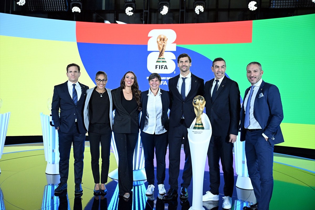 Hasselbaink, Ronaldo'nun Emekli Olmasını İstiyor: 2026 Dünya Kupası Tartışması Hasselbaink, Ronaldo'nun Emekli Olmasını İstiyor: 2026 Dünya Kupası Tartışması