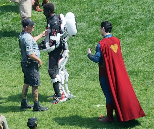 Hawkgirl Actor Shares Experience Filming Superman's Action Sequences Hawkgirl Actor Shares Experience Filming Superman's Action Sequences