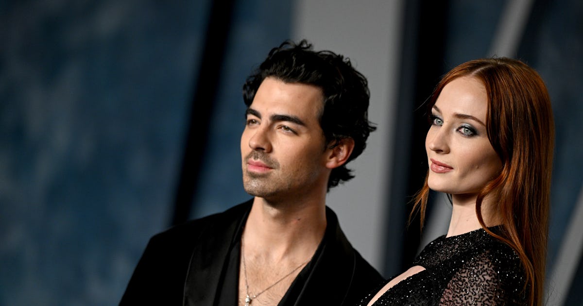 How Joe Jonas Handled A Couple Fighting Over Him How Joe Jonas Handled A Couple Fighting Over Him