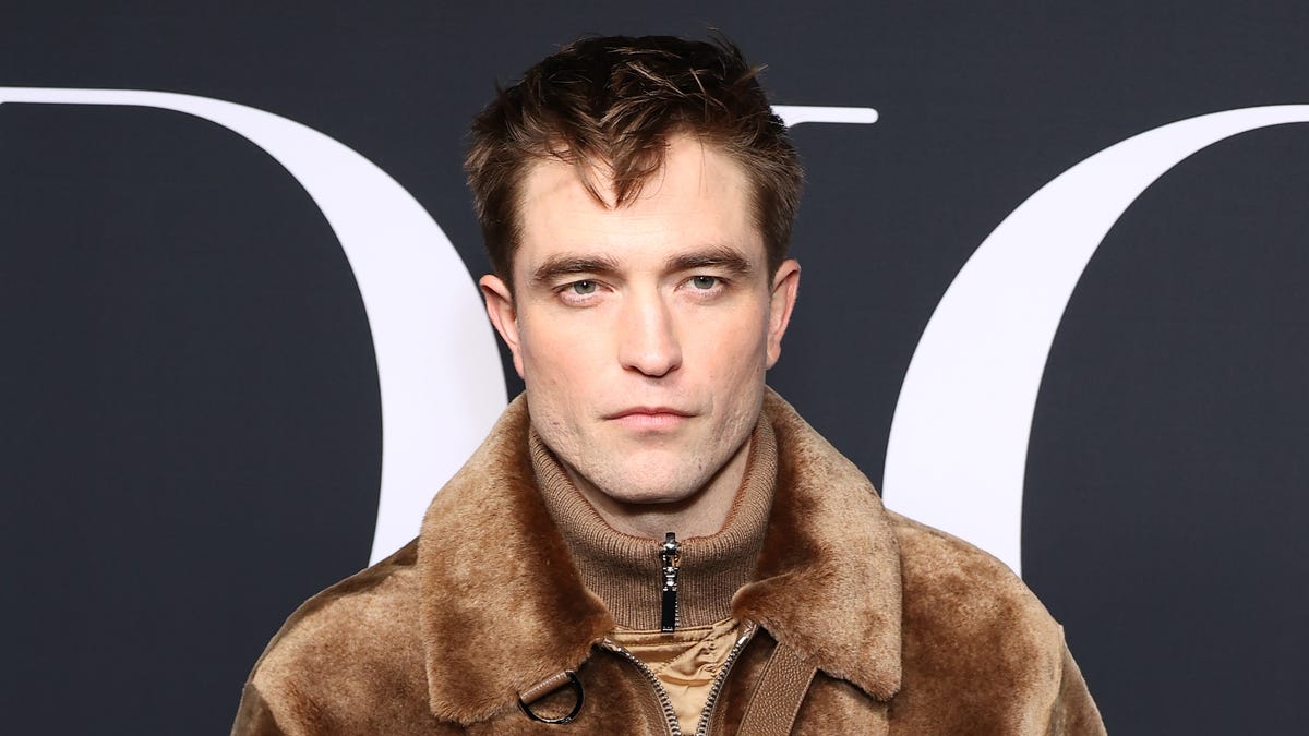 How Robert Pattinson Handles Diaper Changes Like A Pro How Robert Pattinson Handles Diaper Changes Like A Pro