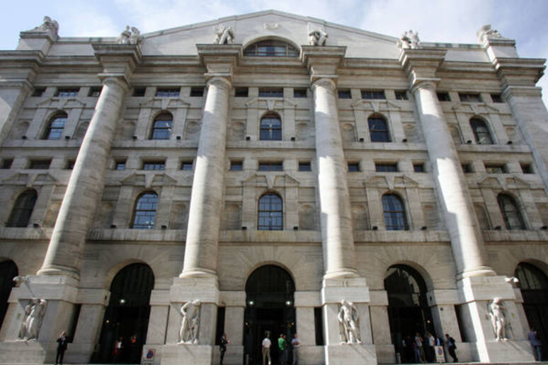 I Dazi Statunitensi E Il Costo Della Moda: Una Guida Completa I Dazi Statunitensi E Il Costo Della Moda: Una Guida Completa