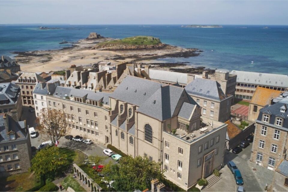 Immobilier De Prestige Poitiers : 46 Appartements Dans Un Ancien Tribunal Immobilier De Prestige Poitiers : 46 Appartements Dans Un Ancien Tribunal