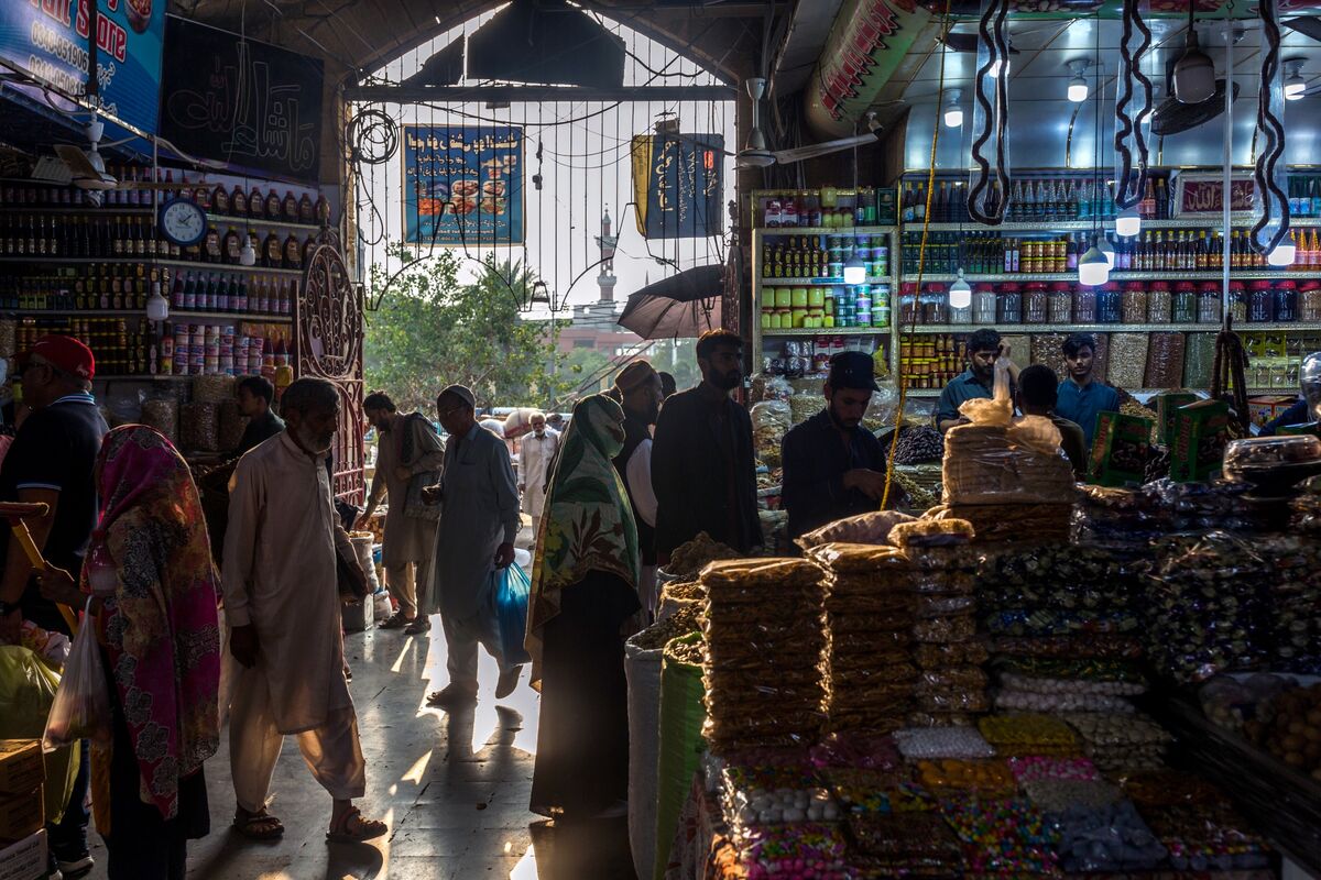 India-Pakistan Tensions Cast Shadow On IMF's $1.3 Billion Pakistan Review India-Pakistan Tensions Cast Shadow On IMF's $1.3 Billion Pakistan Review