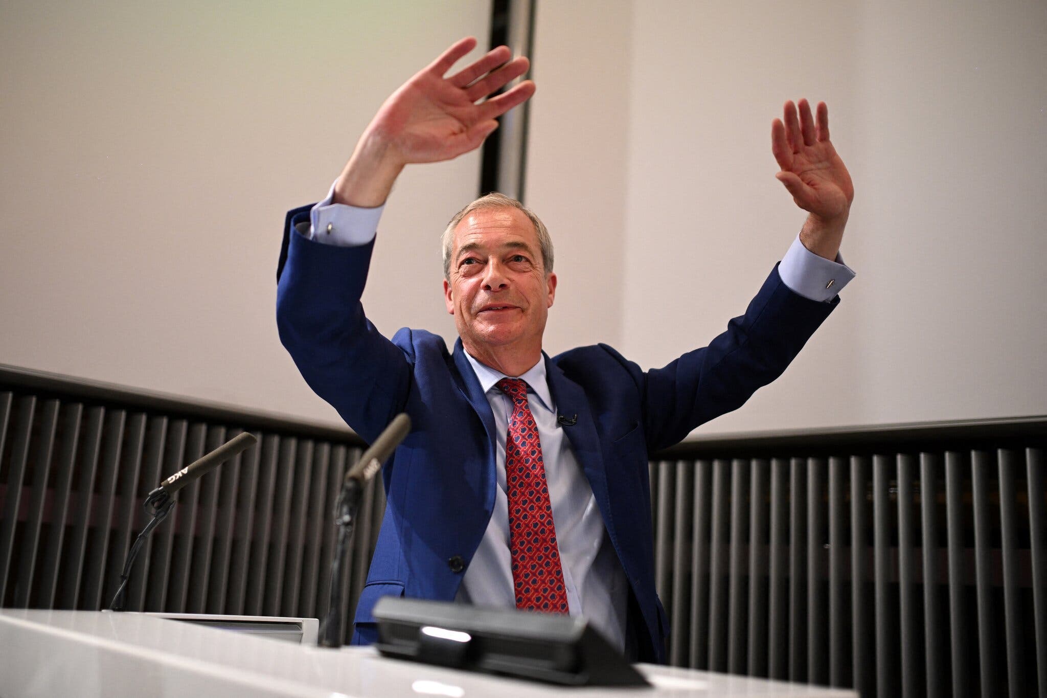 Is A Leadership Change Necessary For The Reform Party? Farage Vs. Lowe Is A Leadership Change Necessary For The Reform Party? Farage Vs. Lowe