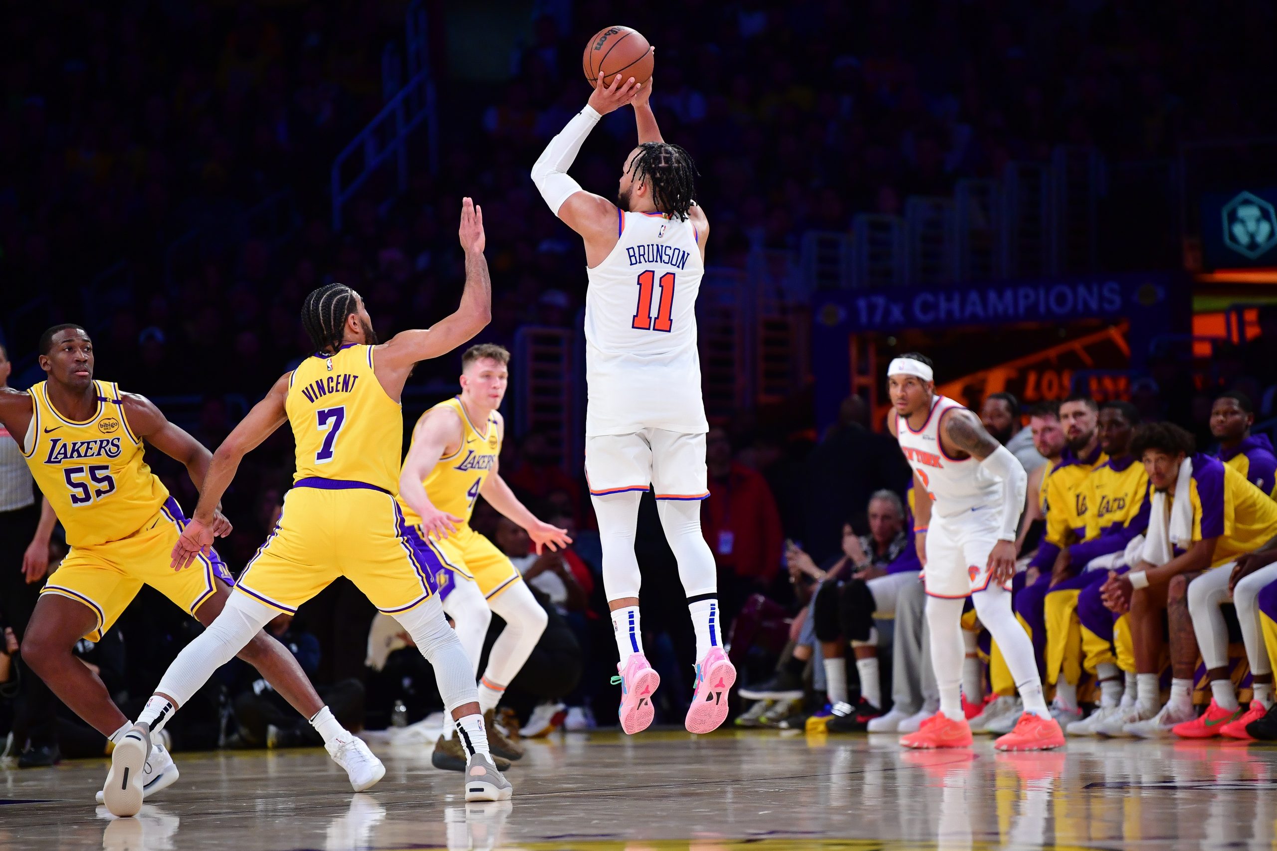 Jalen Brunson's Ankle Injury: Knicks Exit Lakers Game In Overtime Jalen Brunson's Ankle Injury: Knicks Exit Lakers Game In Overtime