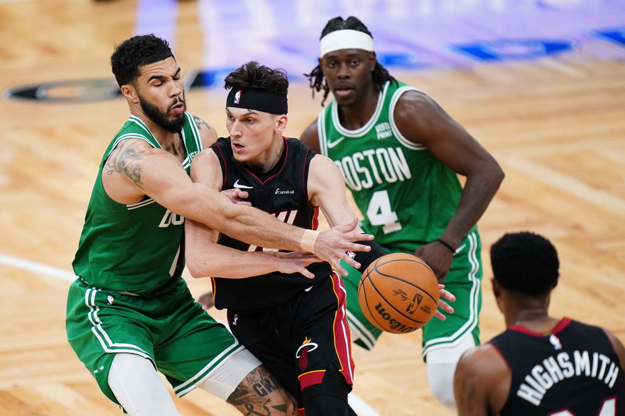 Jayson Tatum Avoids Serious Wrist Injury In NBA Playoffs 2025 Jayson Tatum Avoids Serious Wrist Injury In NBA Playoffs 2025