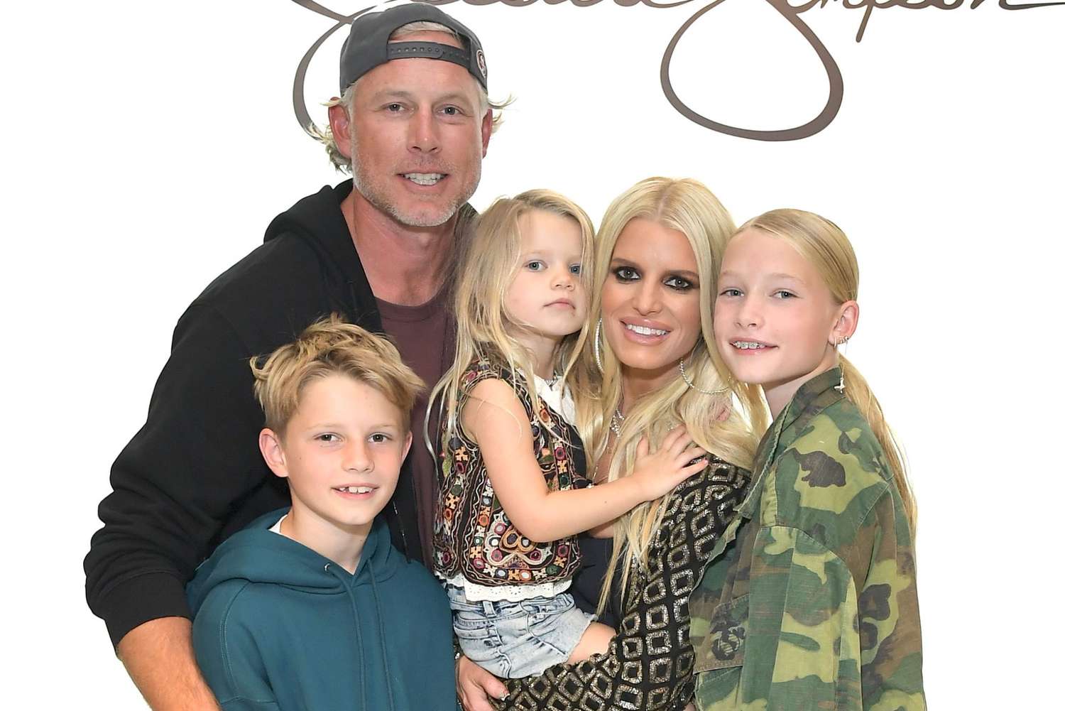 Jessica Simpson's Daughter Birdie, 6, Twins In Yellow With Mom Jessica Simpson's Daughter Birdie, 6, Twins In Yellow With Mom
