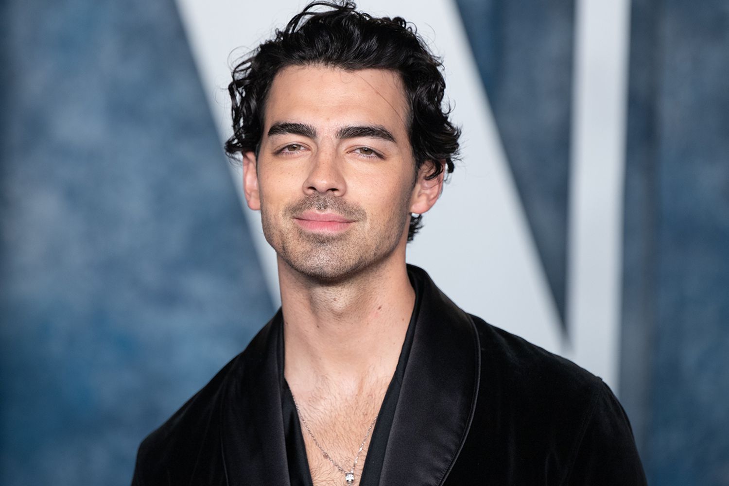 Joe Jonas And The Couple's Argument: A Viral Moment Joe Jonas And The Couple's Argument: A Viral Moment