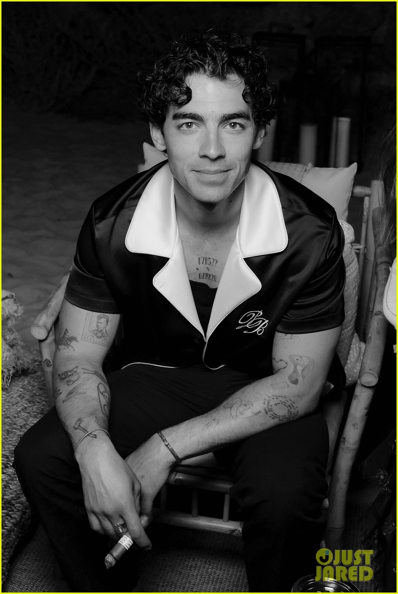 Joe Jonas And The Couple's Fight: His Reaction Joe Jonas And The Couple's Fight: His Reaction