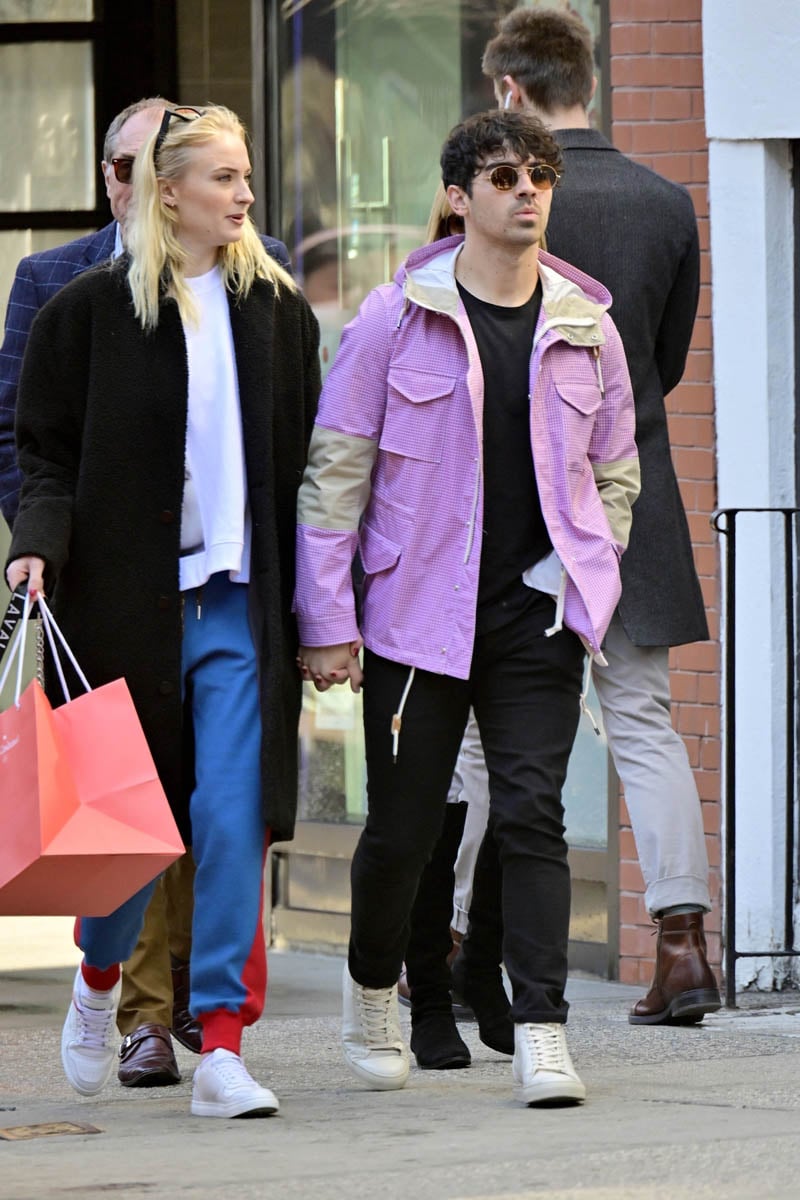 Joe Jonas's Mature Response To A Couple Fighting Over Him Joe Jonas's Mature Response To A Couple Fighting Over Him